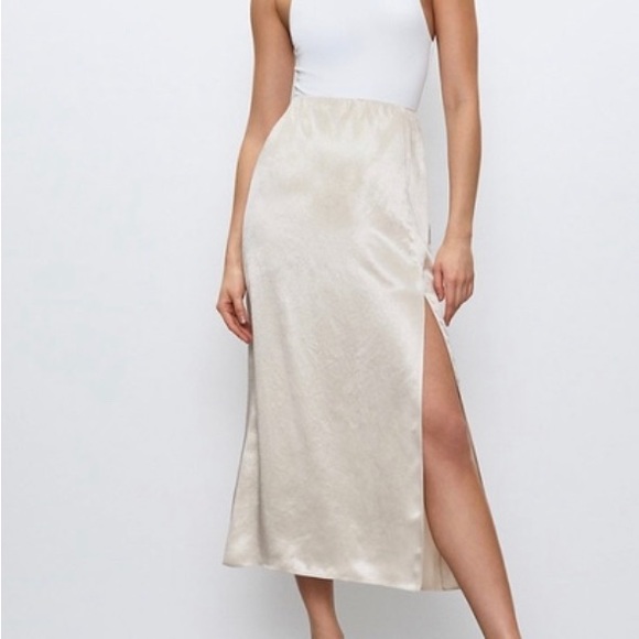 Aritzia Dresses & Skirts - Aritzia Babton slip skirt